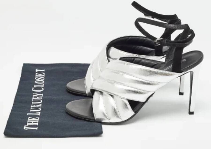 Balmain Pre-owned Leather sandals Gray Dames