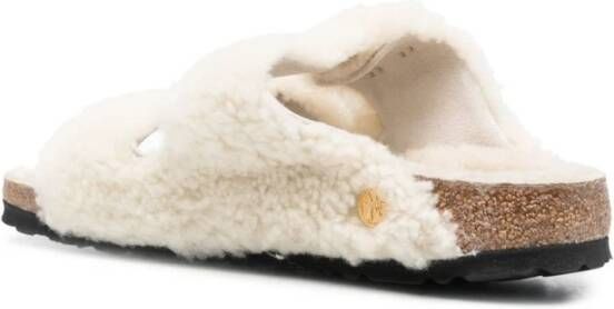 Birkenstock Witte Shearling Sandalen met Grote Gesp Wit Dames