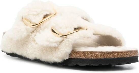 Birkenstock Witte Shearling Sandalen met Grote Gesp Wit Dames