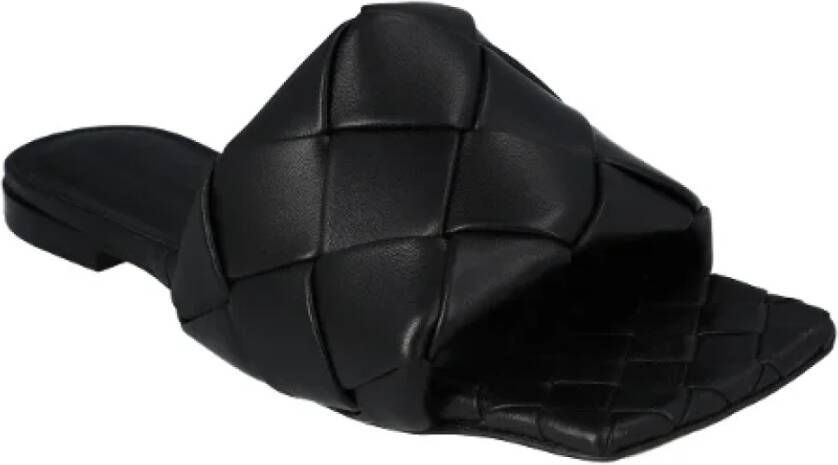 Bottega Veneta Leather flats Black Dames