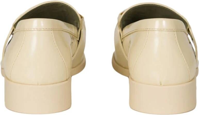 Bottega Veneta Leren Loafers met Goudkleurige Hardware Beige Dames