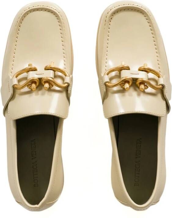 Bottega Veneta Leren Loafers met Goudkleurige Hardware Beige Dames