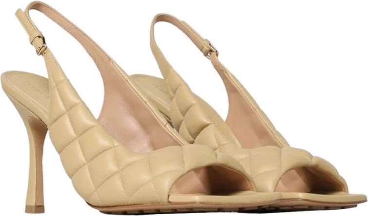 Bottega Veneta Metalasse Leren Sandalen Beige Dames