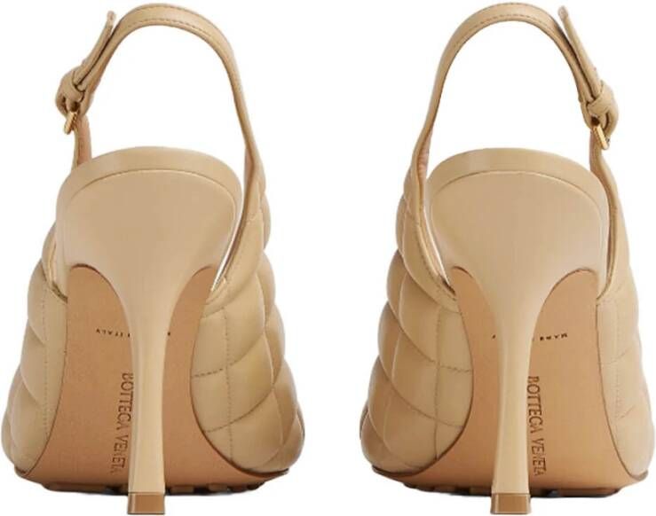 Bottega Veneta Metalasse Leren Sandalen Beige Dames