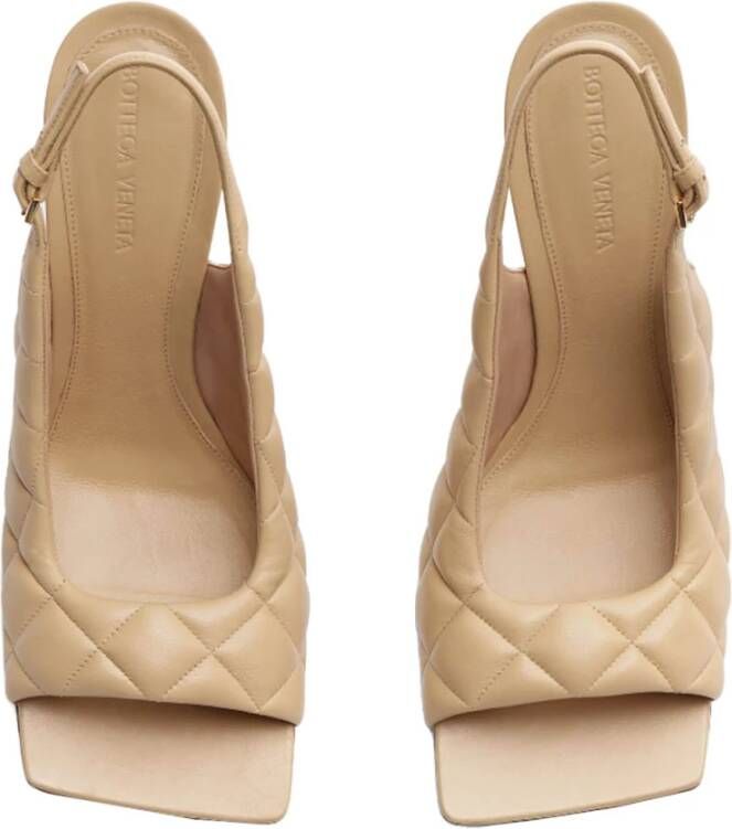 Bottega Veneta Metalasse Leren Sandalen Beige Dames