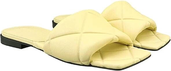 Bottega Veneta Stijlvolle Slippers voor Dagelijks Comfort Yellow Dames