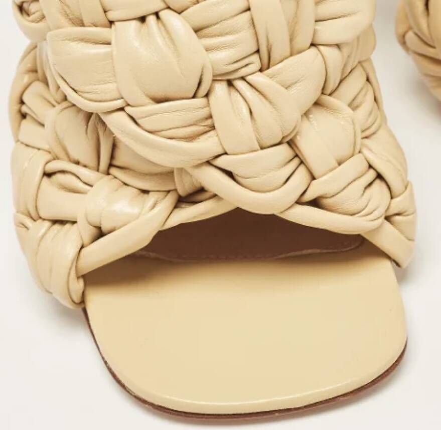 Bottega Veneta Vintage Pre-owned Fabric sandals Beige Dames