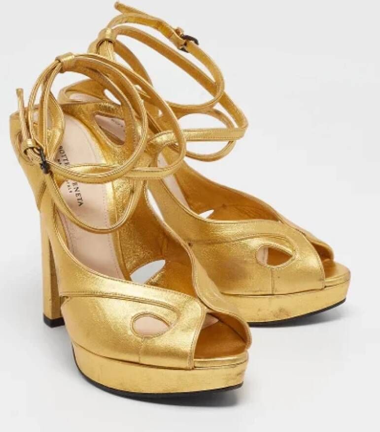 Bottega Veneta Vintage Pre-owned Leather sandals Yellow Dames