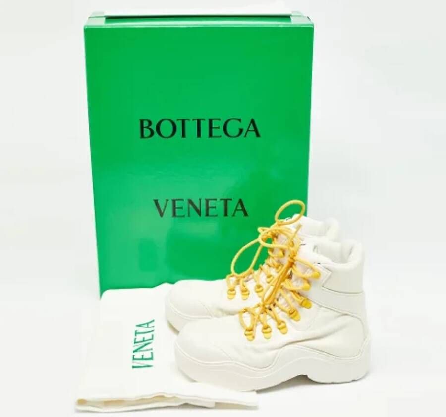 Bottega Veneta Vintage Pre-owned Nylon sneakers Beige Dames