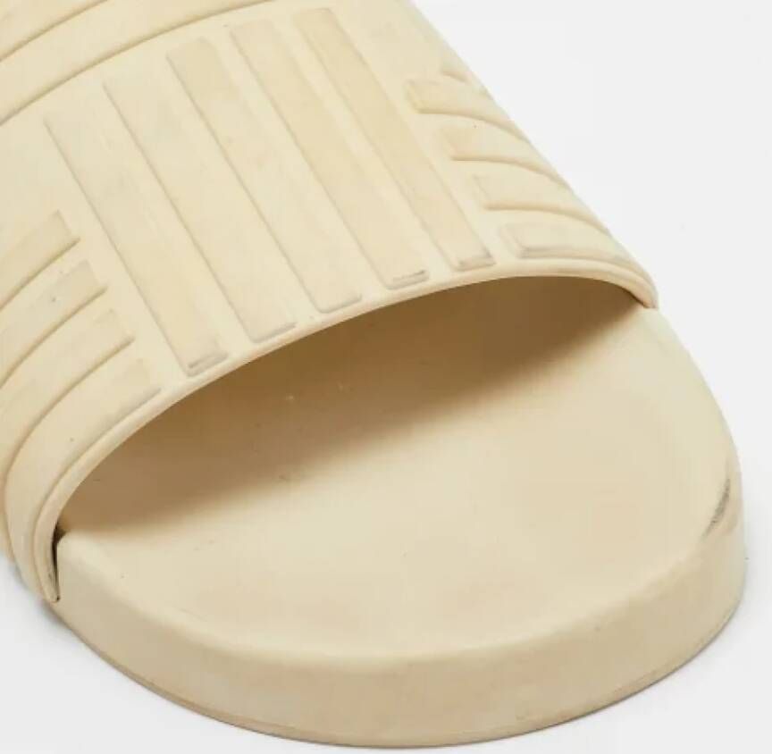 Bottega Veneta Vintage Pre-owned Rubber sandals Beige Dames