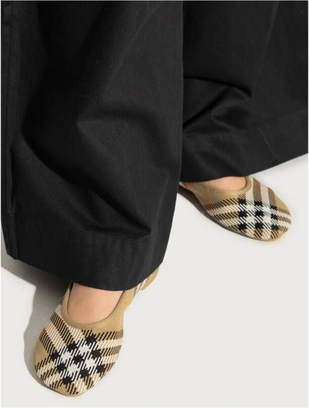 Burberry Ballet Flats Knit Beige Dames