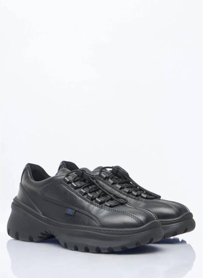 Burberry Italiaanse leren sneakers met toggle-sluiting Black Heren