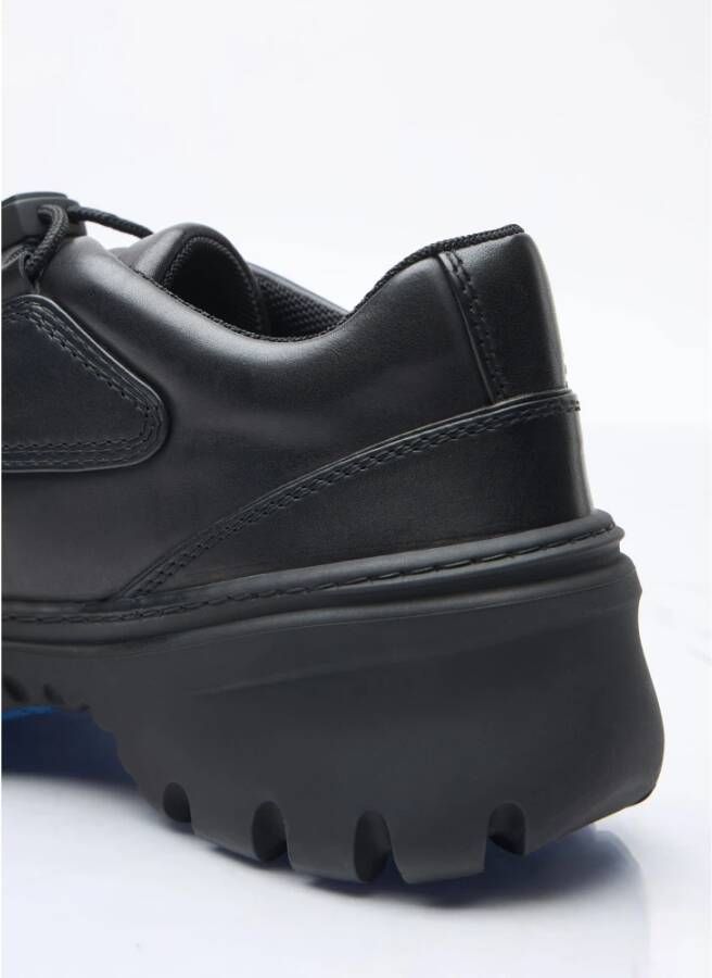 Burberry Italiaanse leren sneakers met toggle-sluiting Black Heren