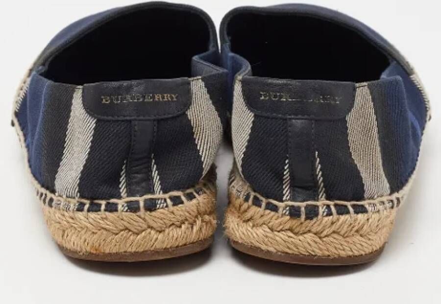 Burberry Vintage Pre-owned Canvas flats Blue Dames