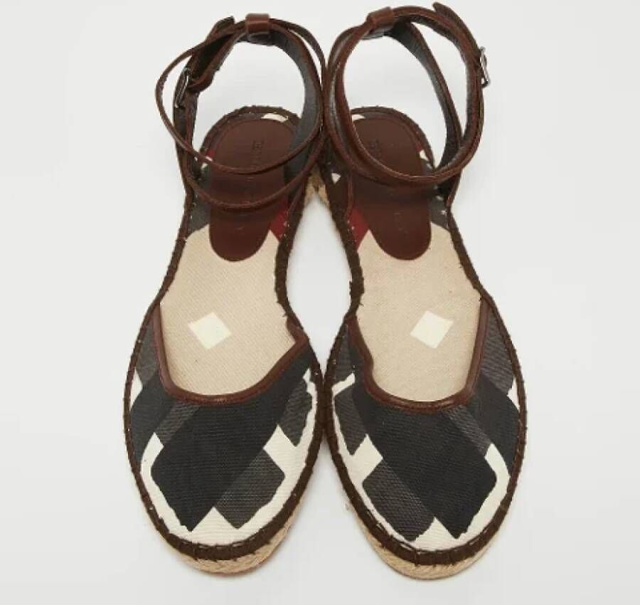 Burberry Vintage Pre-owned Canvas flats Brown Dames