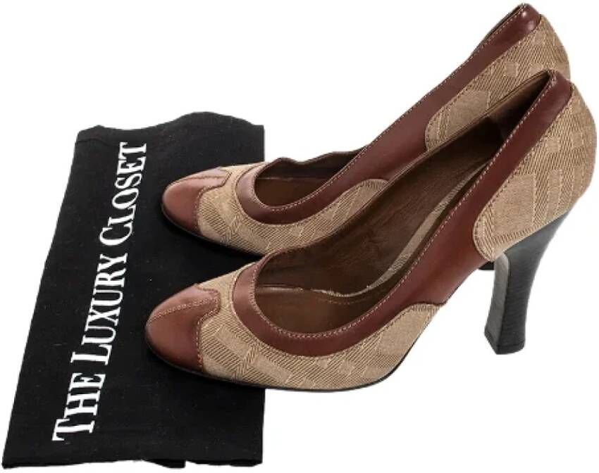 Burberry Vintage Pre-owned Canvas heels Brown Dames