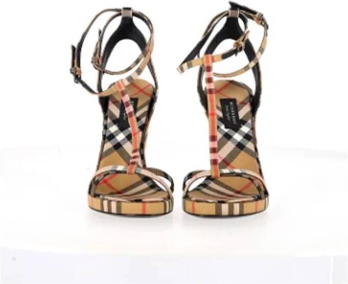 Burberry Vintage Pre-owned Canvas heels Brown Dames