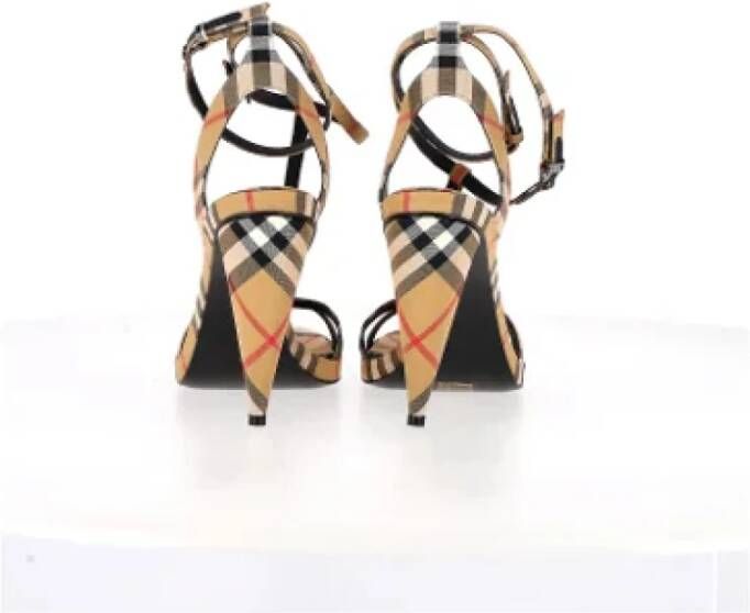 Burberry Vintage Pre-owned Canvas heels Brown Dames