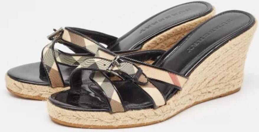 Burberry Vintage Pre-owned Canvas sandals Beige Dames