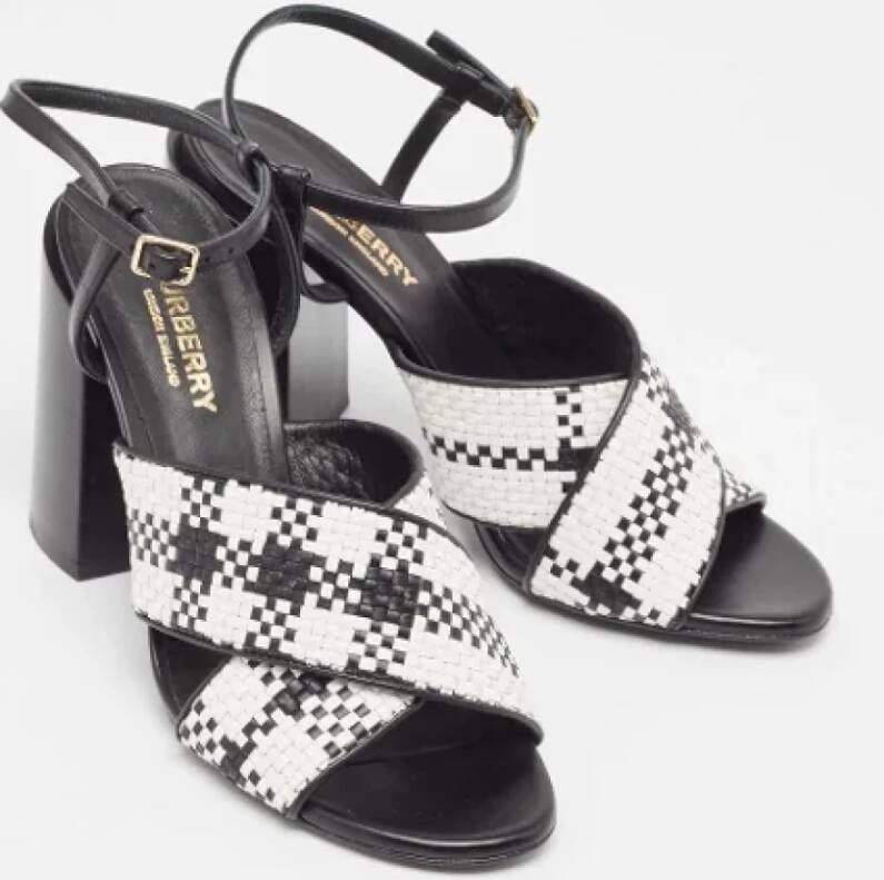 Burberry Vintage Pre-owned Fabric sandals White Dames