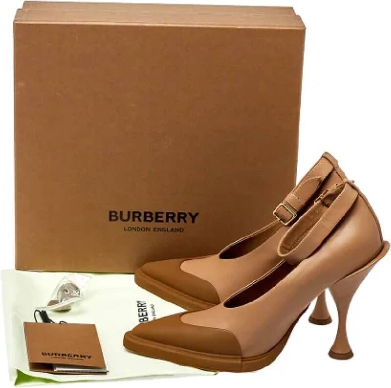 Burberry Vintage Pre-owned Leather heels Brown Dames