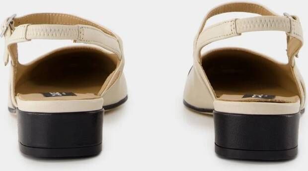 Carel Beige Patent Leren Platte Schoenen Beige Dames