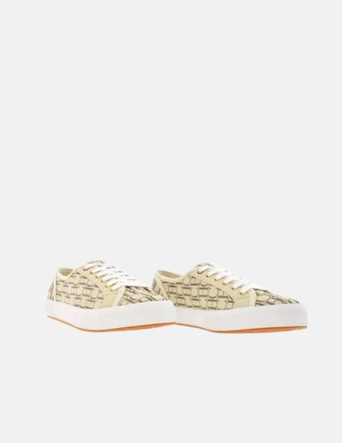 Carolina Herrera Beige Canvas Sneakers met CH Sole Beige Dames