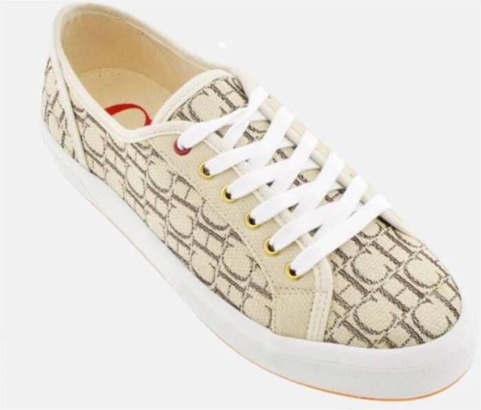 Carolina Herrera Beige Canvas Sneakers met CH Sole Beige Dames