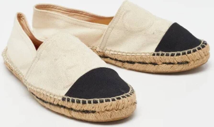 Carolina Herrera Pre-owned Canvas espadrilles Beige Dames