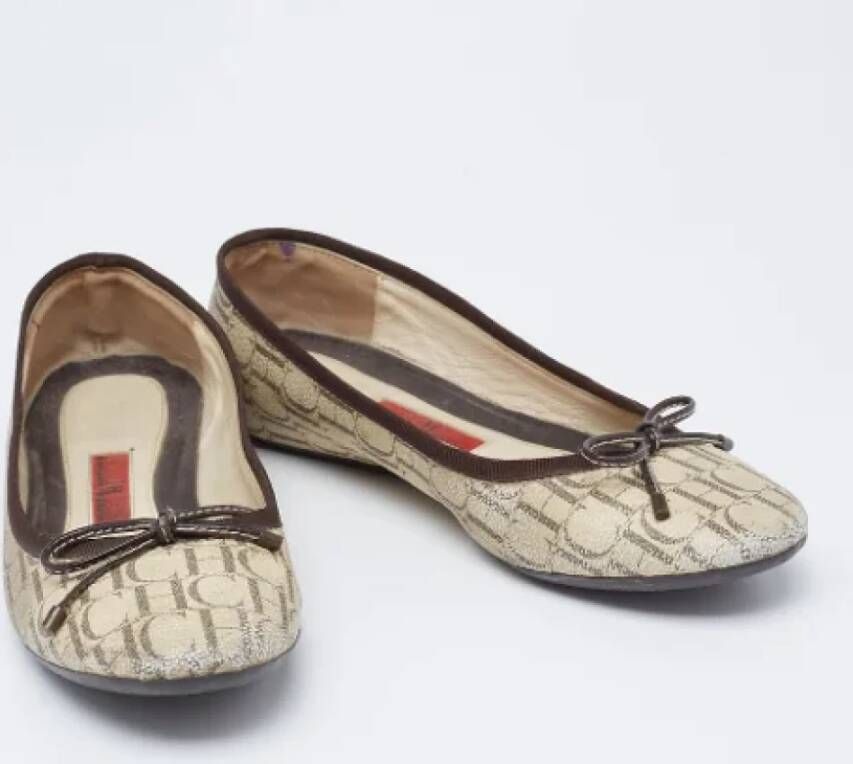 Carolina Herrera Pre-owned Canvas flats Beige Dames