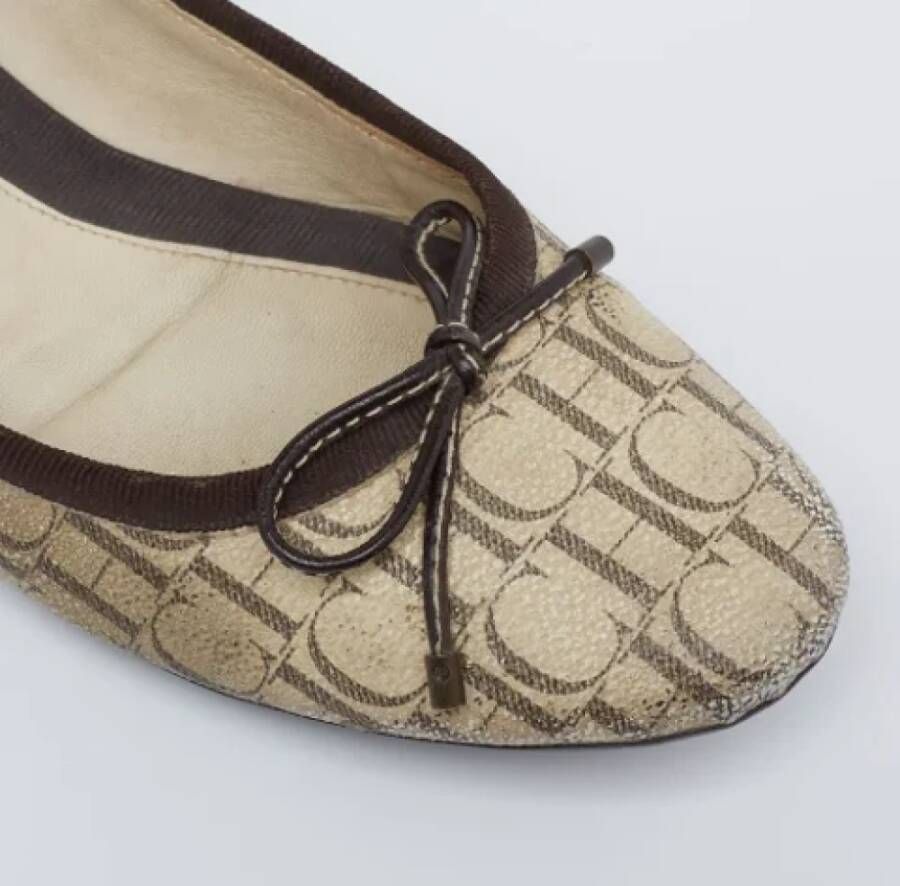 Carolina Herrera Pre-owned Canvas flats Beige Dames