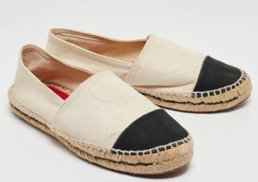 Carolina Herrera Pre-owned Canvas flats Beige Dames