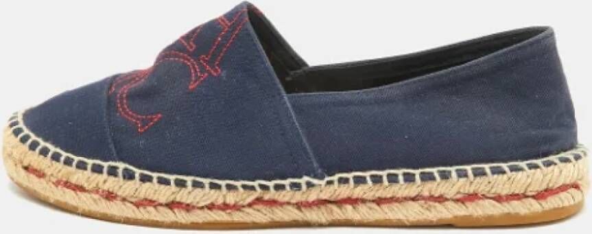 Carolina Herrera Pre-owned Canvas flats Blue Dames