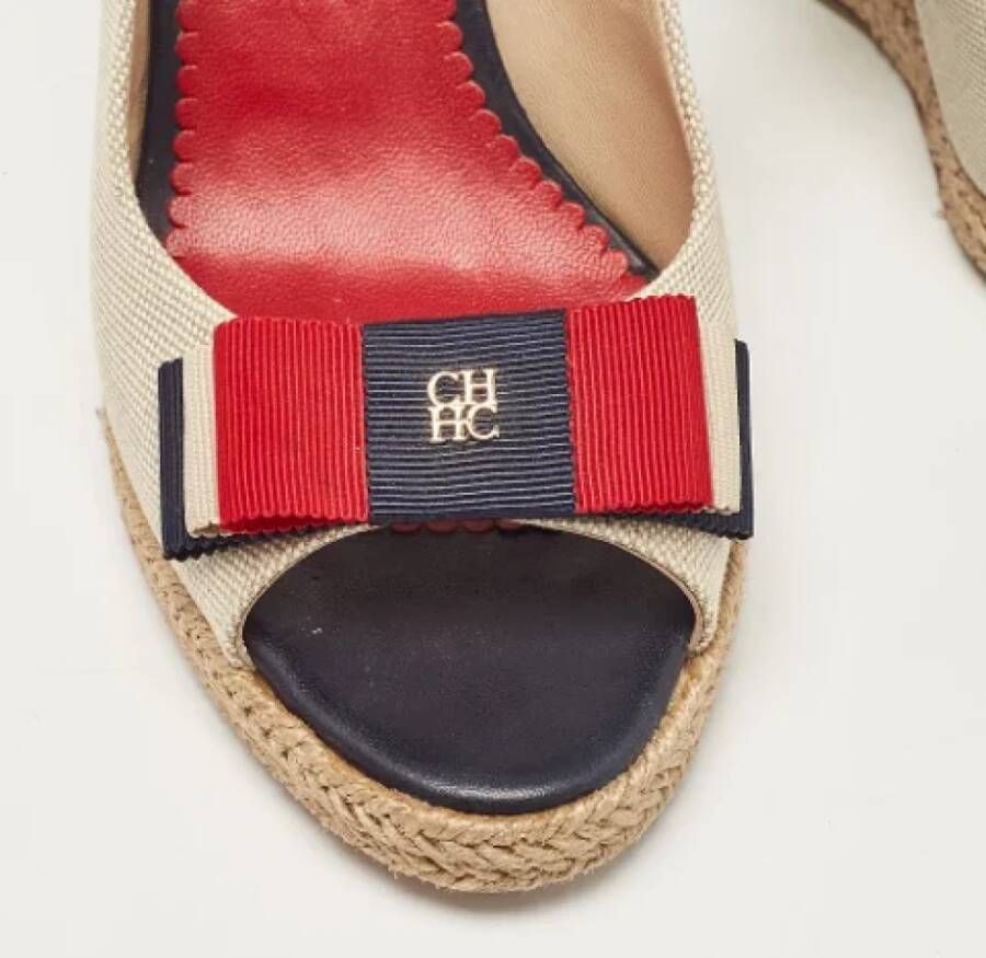 Carolina Herrera Pre-owned Canvas sandals Beige Dames