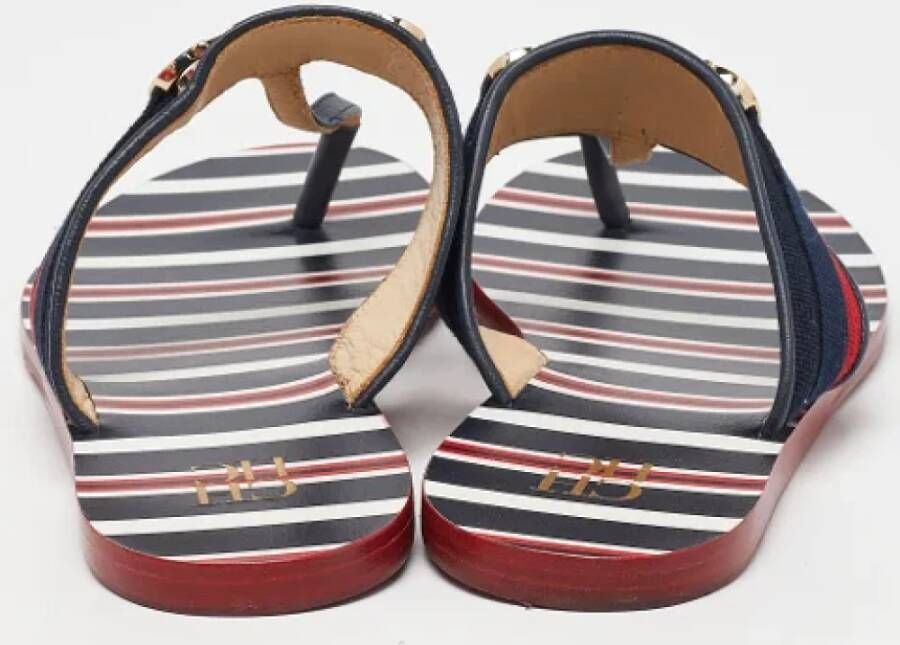 Carolina Herrera Pre-owned Canvas sandals Multicolor Dames