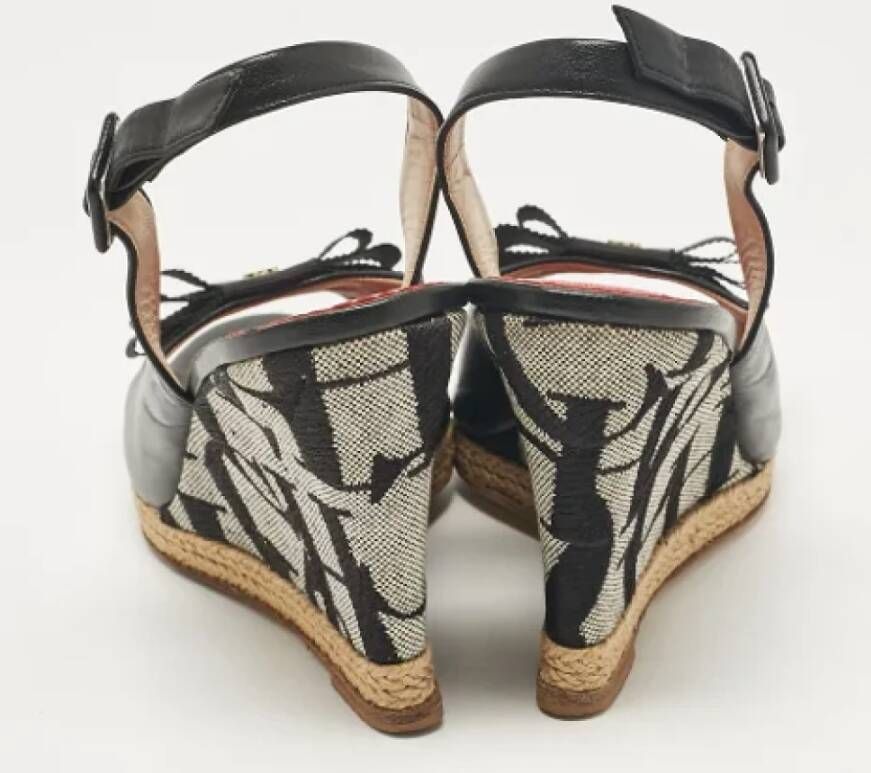 Carolina Herrera Pre-owned Canvas sandals Multicolor Dames