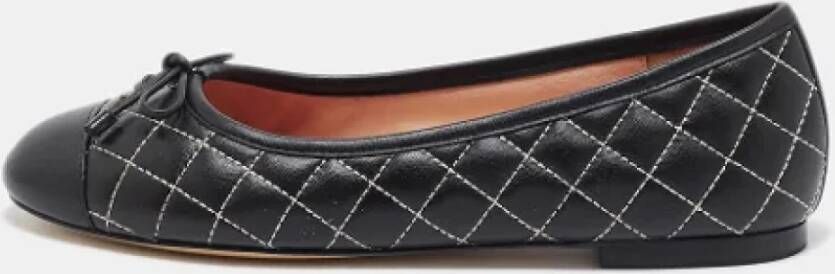 Carolina Herrera Pre-owned Leather flats Black Dames