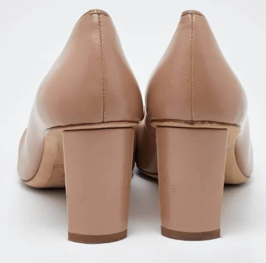 Carolina Herrera Pre-owned Leather heels Beige Dames