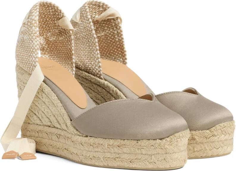 Castañer Chiara sateen espadrilles met striksluiting en 11 cm sleehak met dubbele platform. Beige Dames