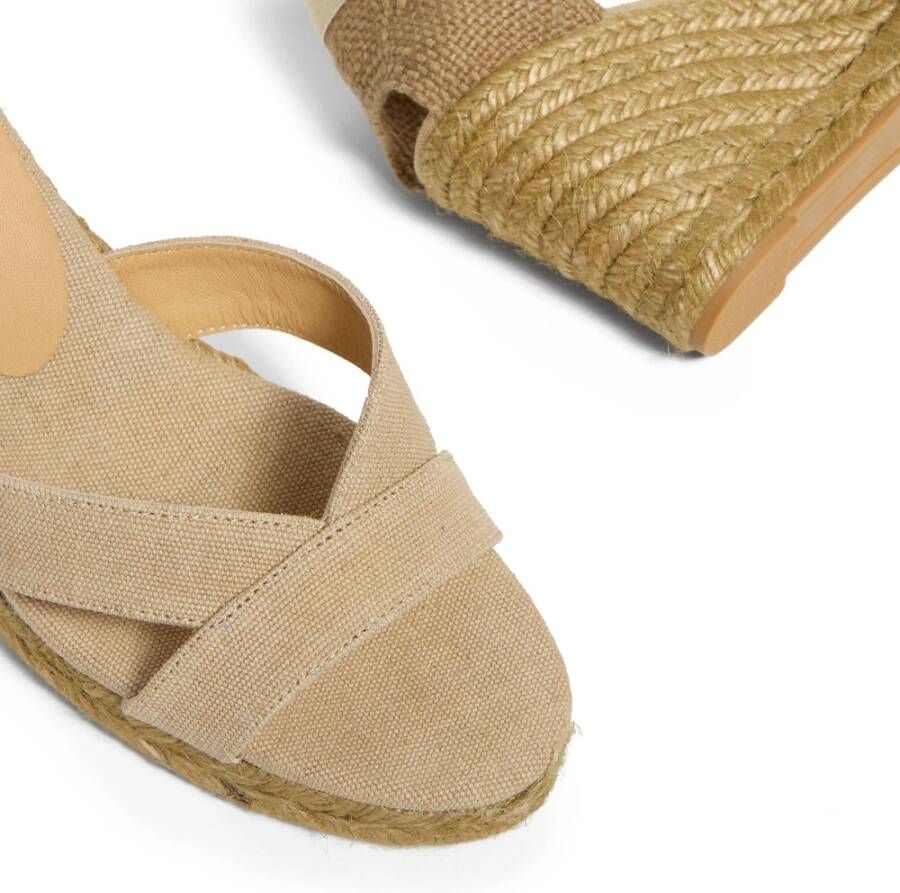 Castañer Espadrilles met 9 cm sleehak. Beige Dames