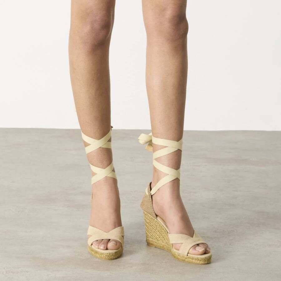 Castañer Espadrilles met 9 cm sleehak. Beige Dames