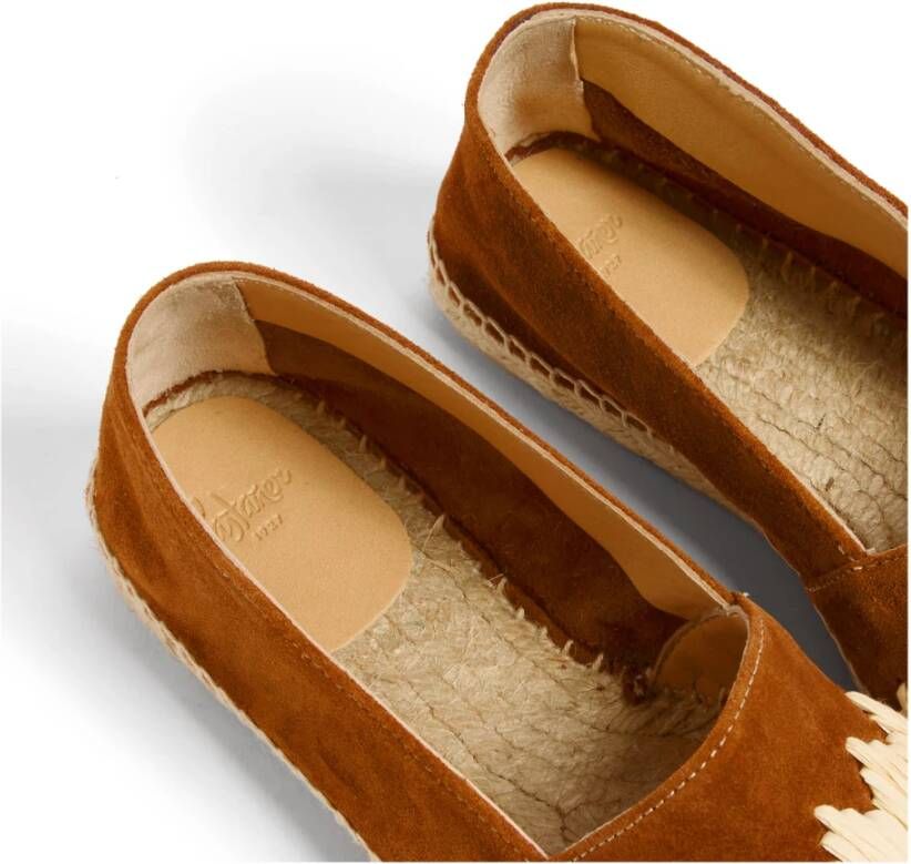 Castañer Karen espadrille flats gemaakt in Spanje met splitleer en raffia hebben een gesloten neus. Brown Dames