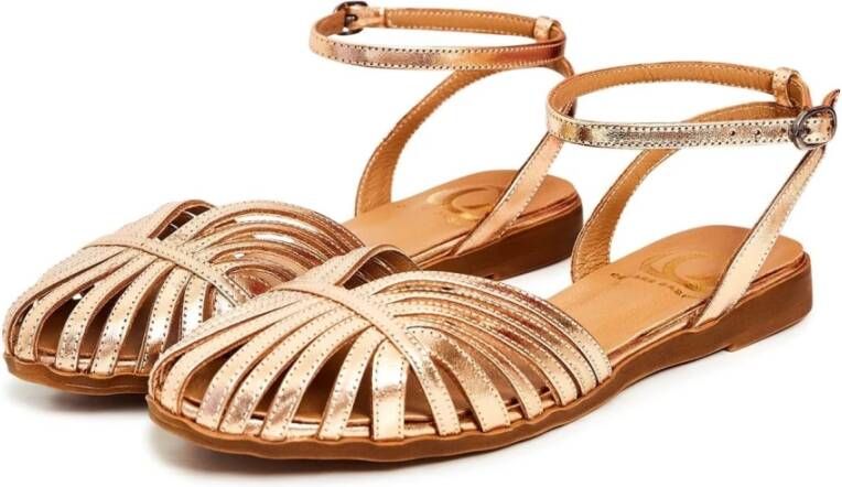 Cesare Gaspari Gouden Platte Zool Leren Sandalen Yellow Dames