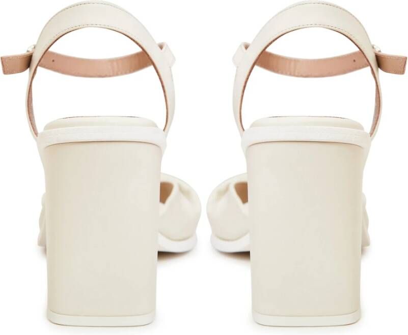 Cesare Gaspari Klassieke blokhak sandalen Beige Dames