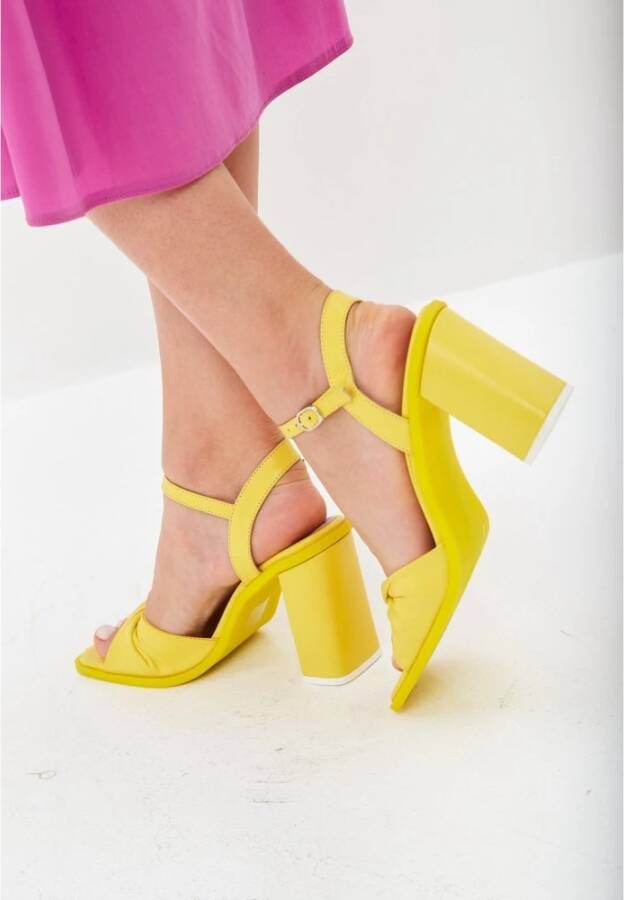 Cesare Gaspari Klassieke blokhak sandalen Geel Yellow Dames