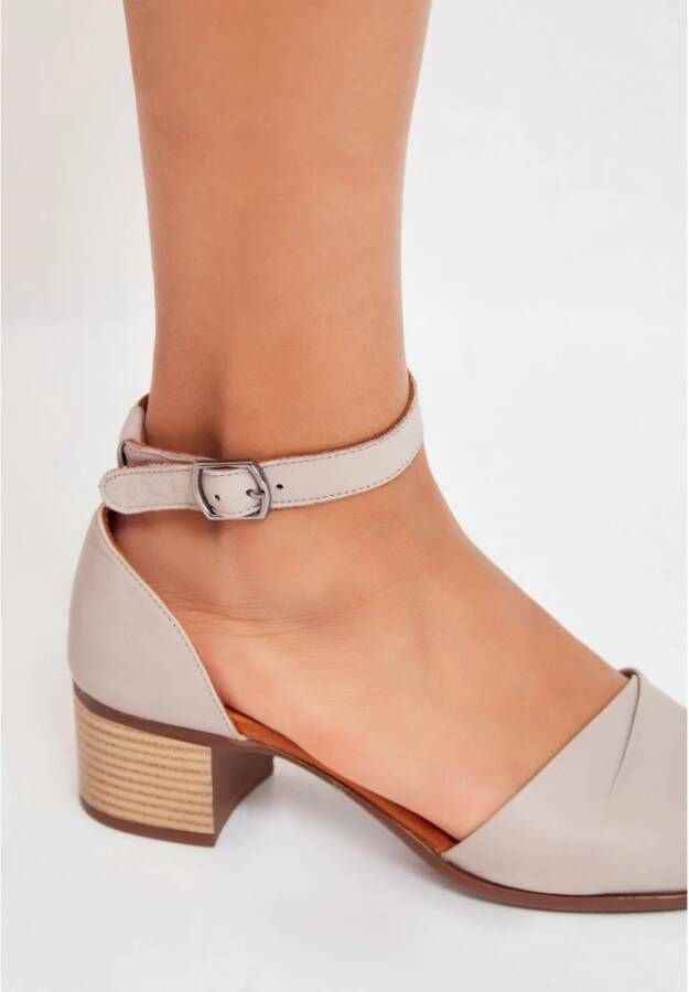 Cesare Gaspari Sandalen met blokhak Beige Dames