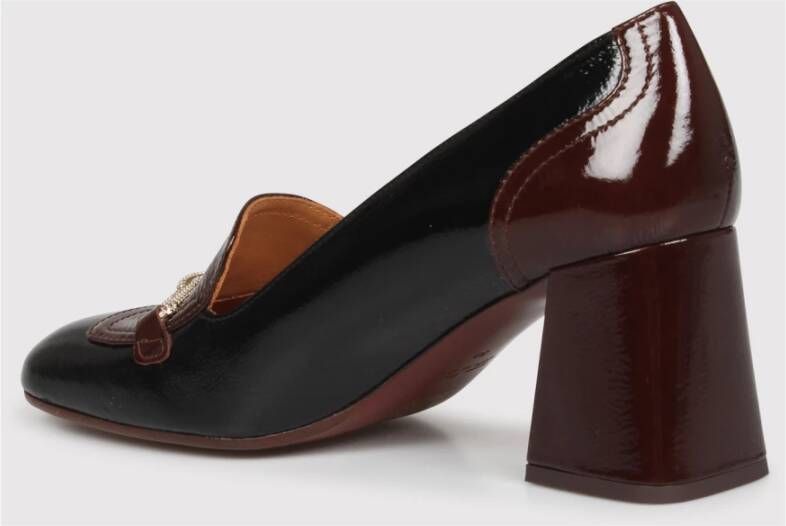 Chie Mihara Glanzende leren pumps met kettingdetail Black Dames