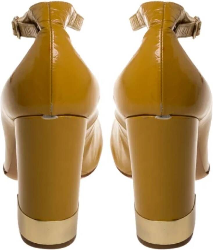 Chloé Pre-owned Leather heels Yellow Dames