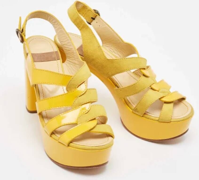 Chloé Pre-owned Leather sandals Yellow Dames