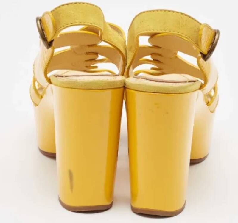 Chloé Pre-owned Leather sandals Yellow Dames